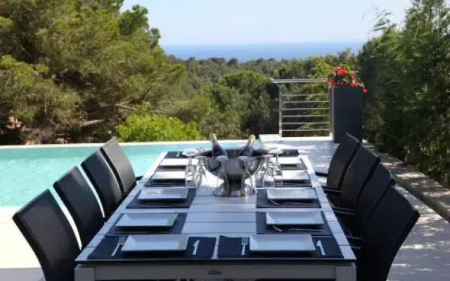 Villa La Riviera