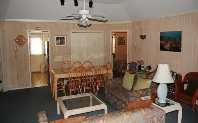 Guest G 61 4 Br Cottage by RedAwning