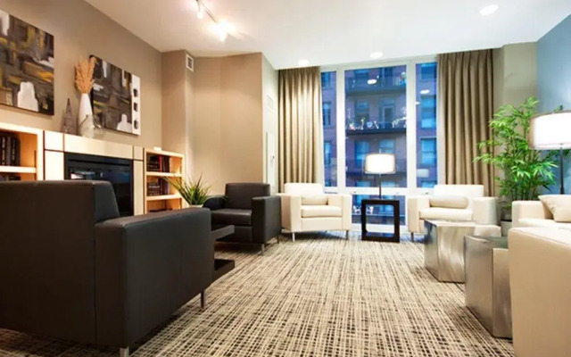 Global Luxury Suites at the Chicago Loop