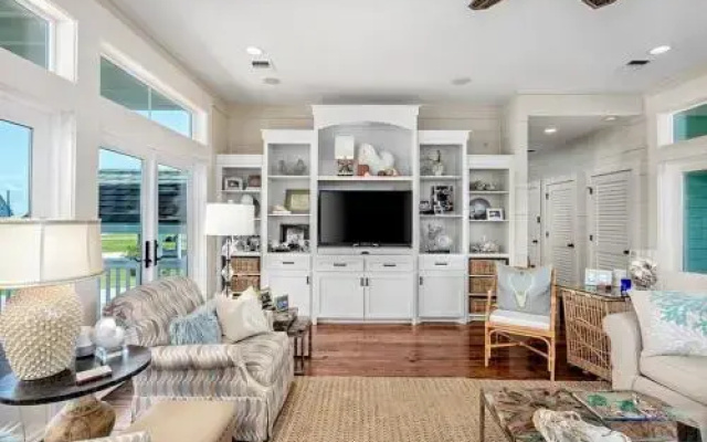 1 Biscayne 3 Bedroom Home by RedAwning, Port Bolivar