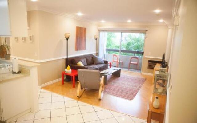 #3 Sunny Stylish 2br Flat Hollywood