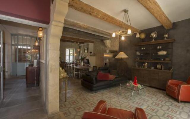 La Maison Des Baux Arts