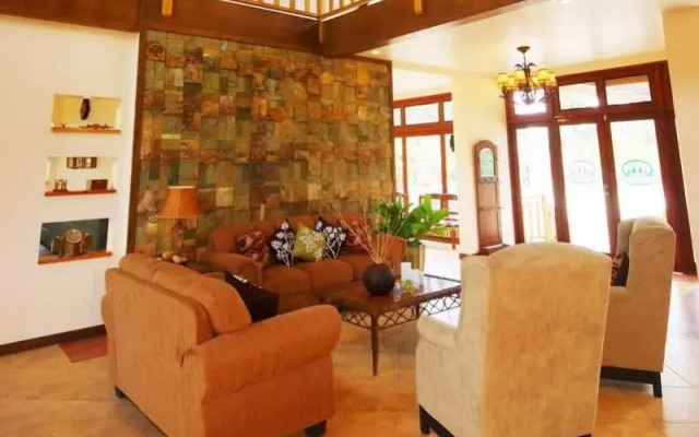 Pinegrove Mountain Lodge