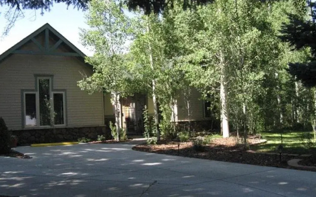 Conifer House Bed & Breakfast Inn