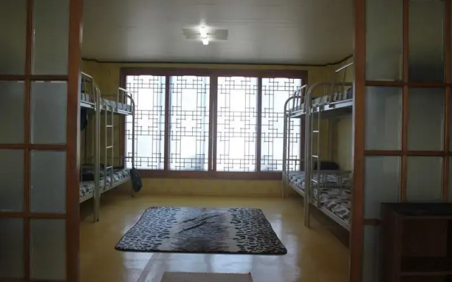 Second Lounge Guesthouse