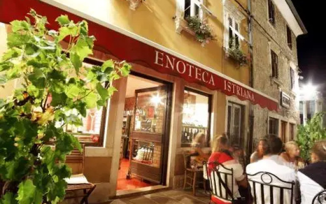 Apartment Antique Forum