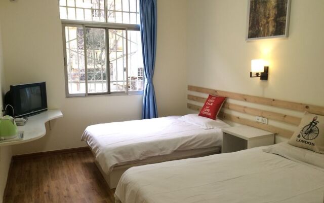 Rainbow Youth Inn (Xi'an Bell and Drum Tower City Wall branch)