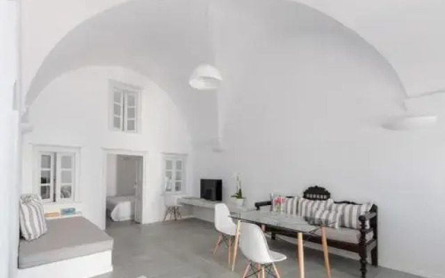 Evmenia Luxury Cave Villa
