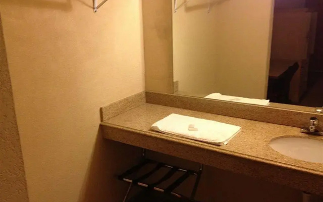 Su Casa Inn & Suites