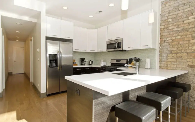 Vibrant 2BR in Wrigleyville by Sonder