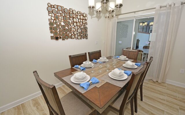 1586SW-Champion's Retreat