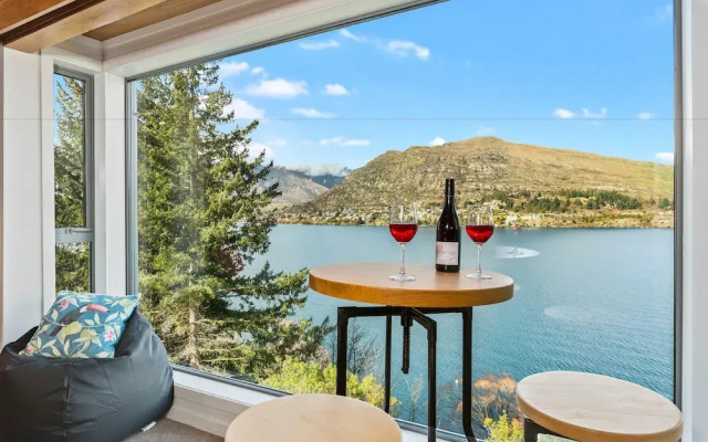 Queenstown Lakefront Dream