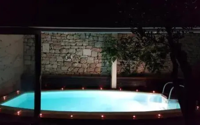 Hostel Bol