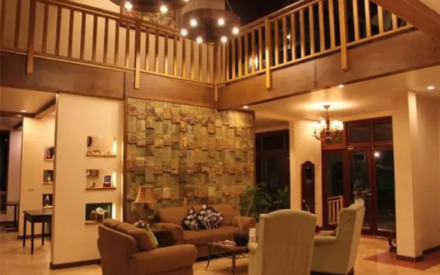 Pinegrove Mountain Lodge