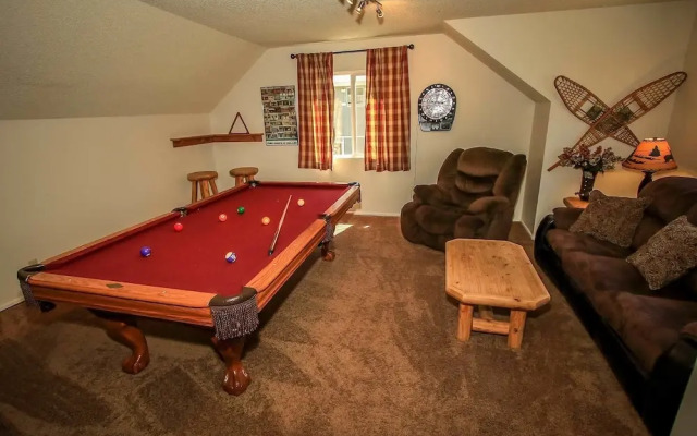 Grizzly Bear Inn 1546 by RedAwning