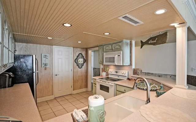 2082 Shoreline Condo