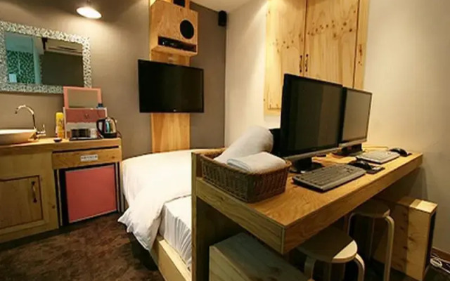 Hotel Cinema Gumi