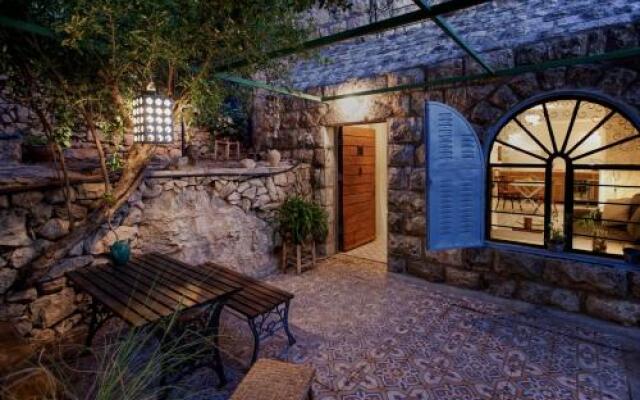 The Nest- romantic vacation home// Ein Kerem, Jerusalem