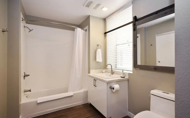 Luxurious HomeTel by Hosteeva