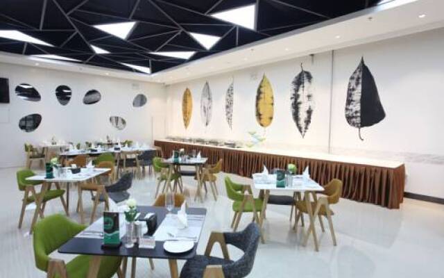 ZMAX Hotels Beijing Linheli Metro Station