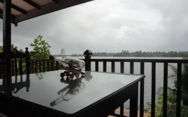 Sapara River Inn