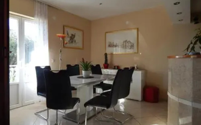 Apartments Lončar
