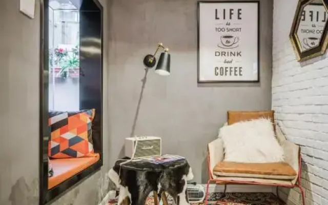 Lane Boutique Inn  Cafe