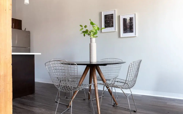 Bright South Loop Suites by Sonder