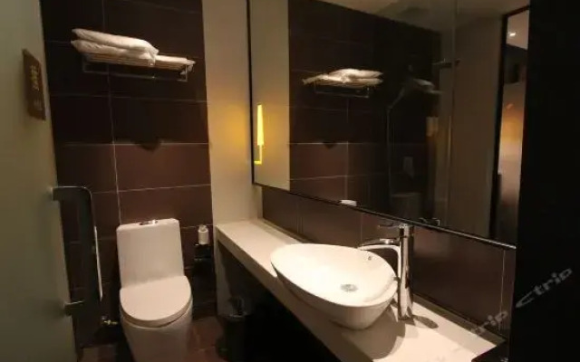 IU Hotel Maoming Xin Yi Zhong Xing Sixth Road Branch