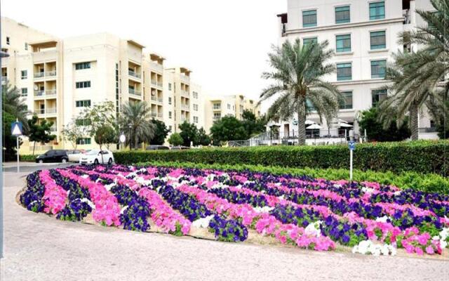 Dubai Apartments - The Greens - Golf Tower