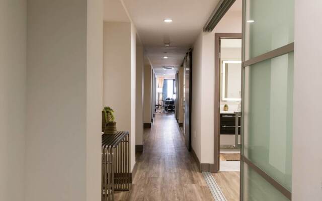 Amazing Spacious 2-Bd / 2-Bath Apartment In Dtla