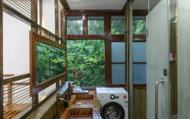 Floral Hotel Fenghuang Xinsu View