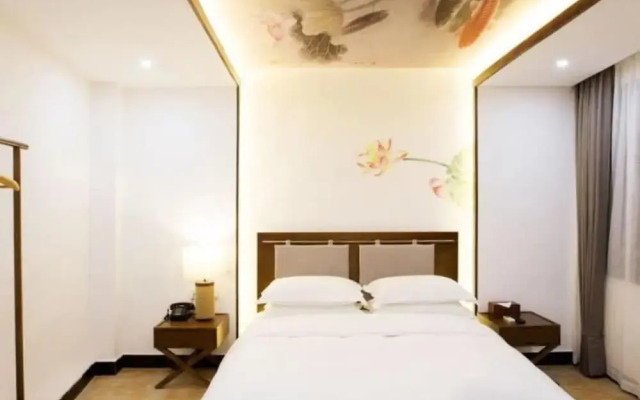 Floral Hotel Fenghuang Poshan Mansion
