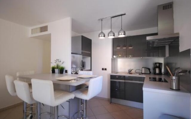 Appartement Deux Chambres avec Terrasse - Centre Cannes