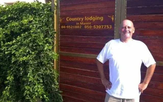 Country lodging in Manot