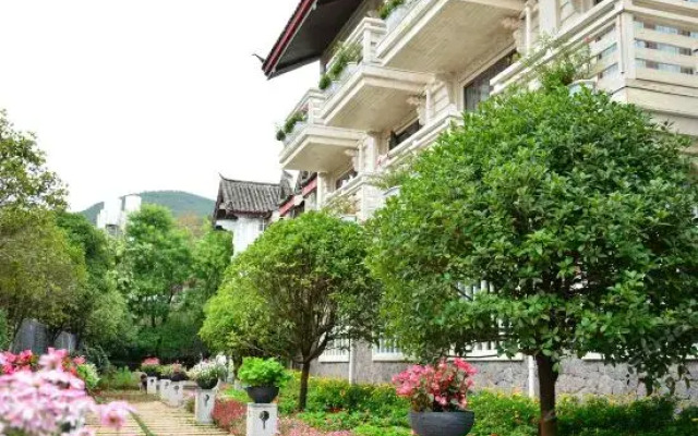 Xinyibao Hong Kong Fengli Luxury Hotel (Feihua Touch Water Shop)