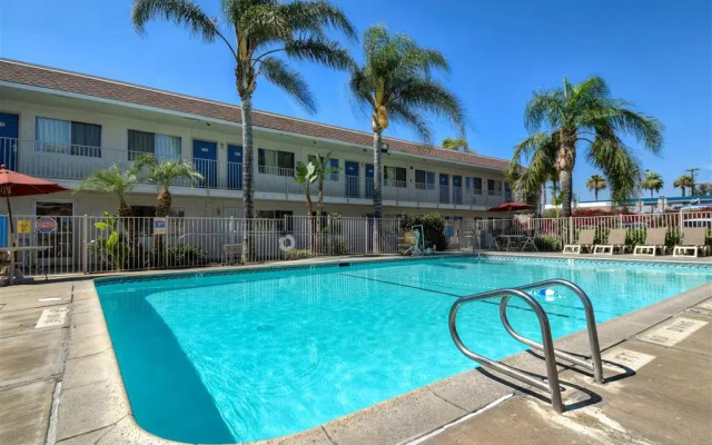 Motel 6 Riverside West - Jurupa Valley