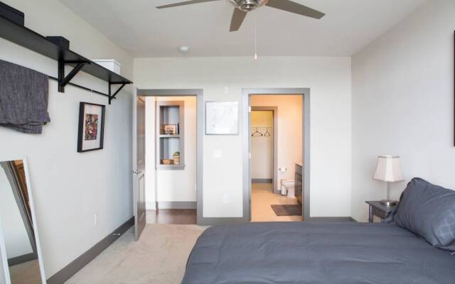 Amazing 2BR Apt Behind Ballpark