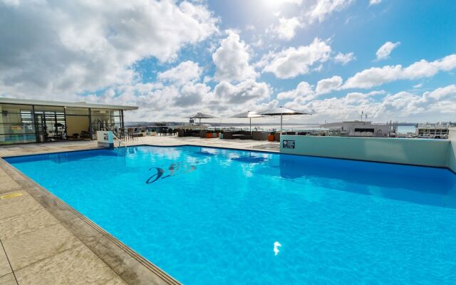 Auckland Centre with Pool and Gym