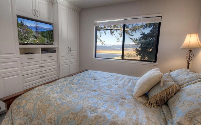 Wonderful Tahoe Keys Lakefront Home by RedAwning