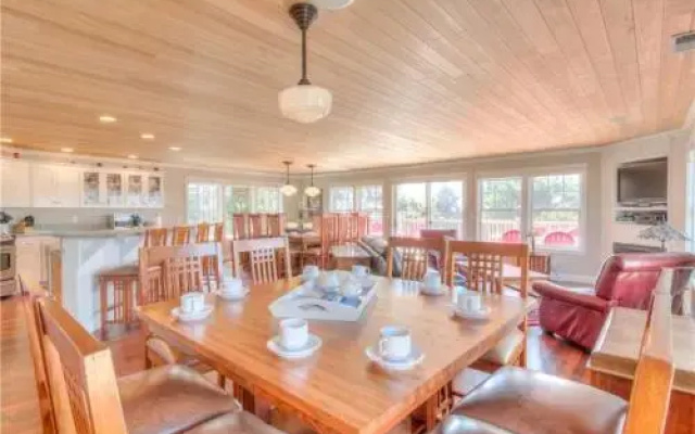 Pelican Reach - 5 Br home by RedAwning