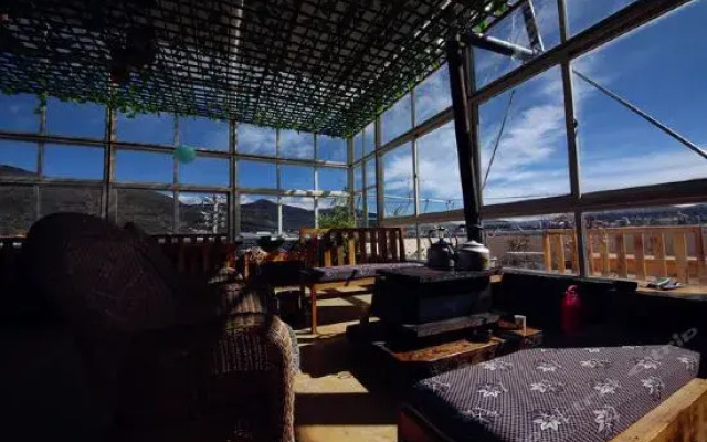 Shangri-La Cedar Inn