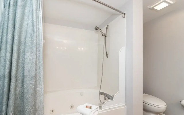 Pelican Isle 510 by RedAwning