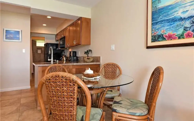 Lokelani #C104 - 1 Br condo by RedAwning