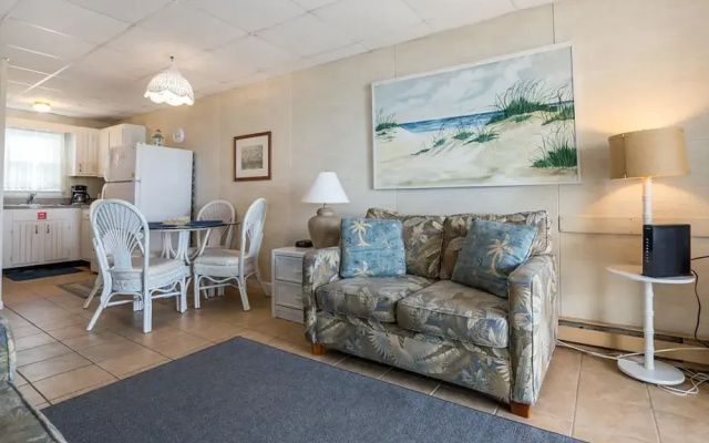 46th St Windjammer 308 1Br Condo