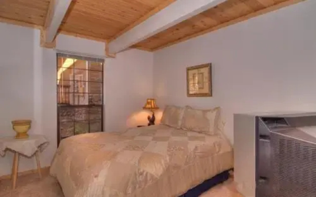 Spacious 3 North Shore Townhome 3 Br townhouse by RedAwning
