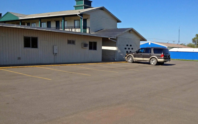 Country Hearth Inn Sturgis
