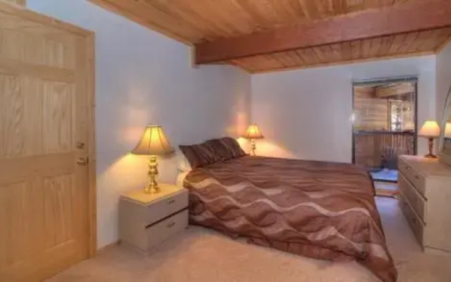 Spacious 3 North Shore Townhome 3 Br townhouse by RedAwning