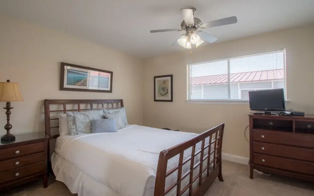 Oak Shores-Oak Shores 103