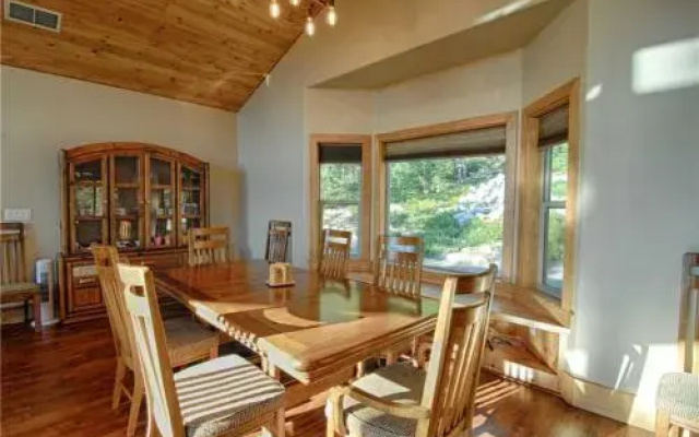 Qi Family Lodge - 5 Br Home